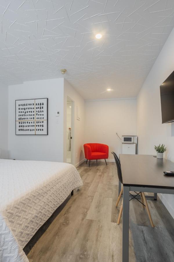 Motel Champlain Бросард Екстериор снимка