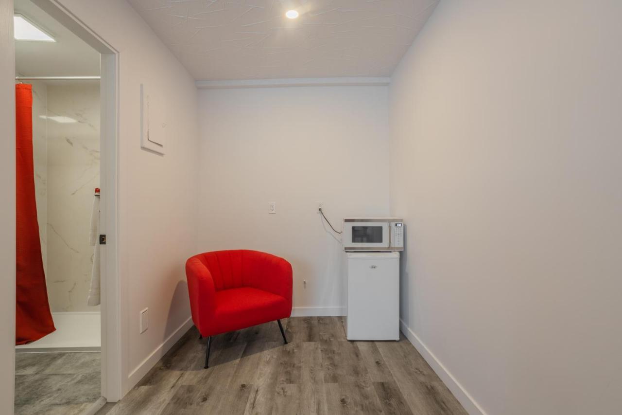 Motel Champlain Бросард Екстериор снимка