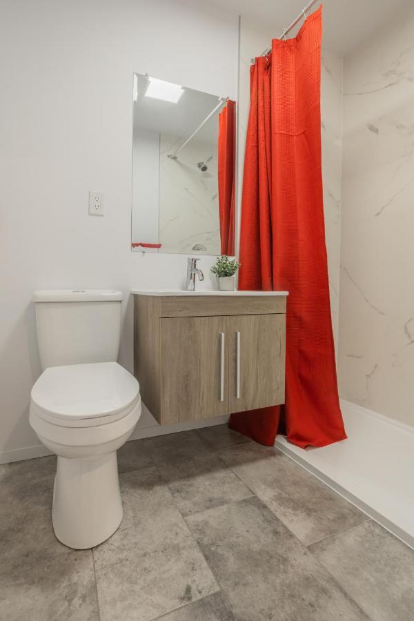 Motel Champlain Бросард Екстериор снимка