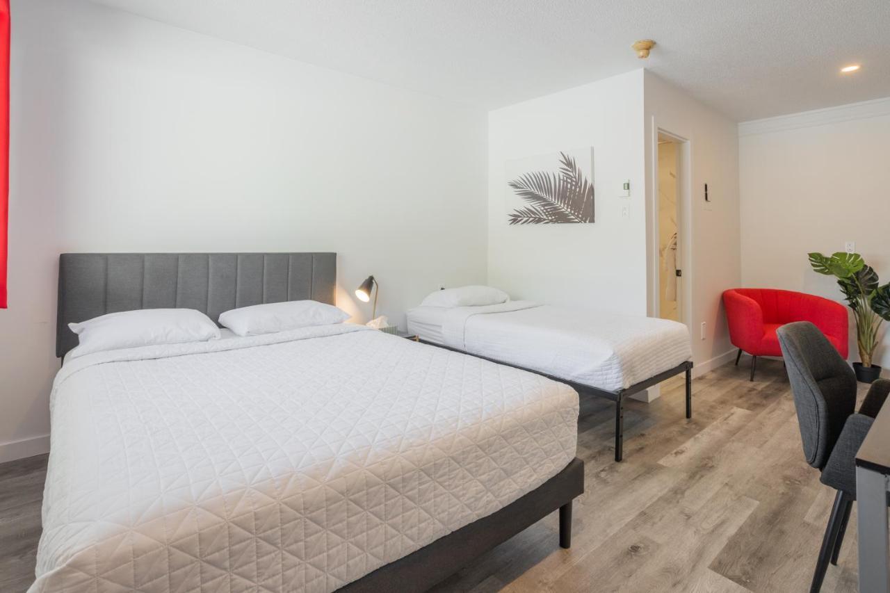 Motel Champlain Бросард Екстериор снимка
