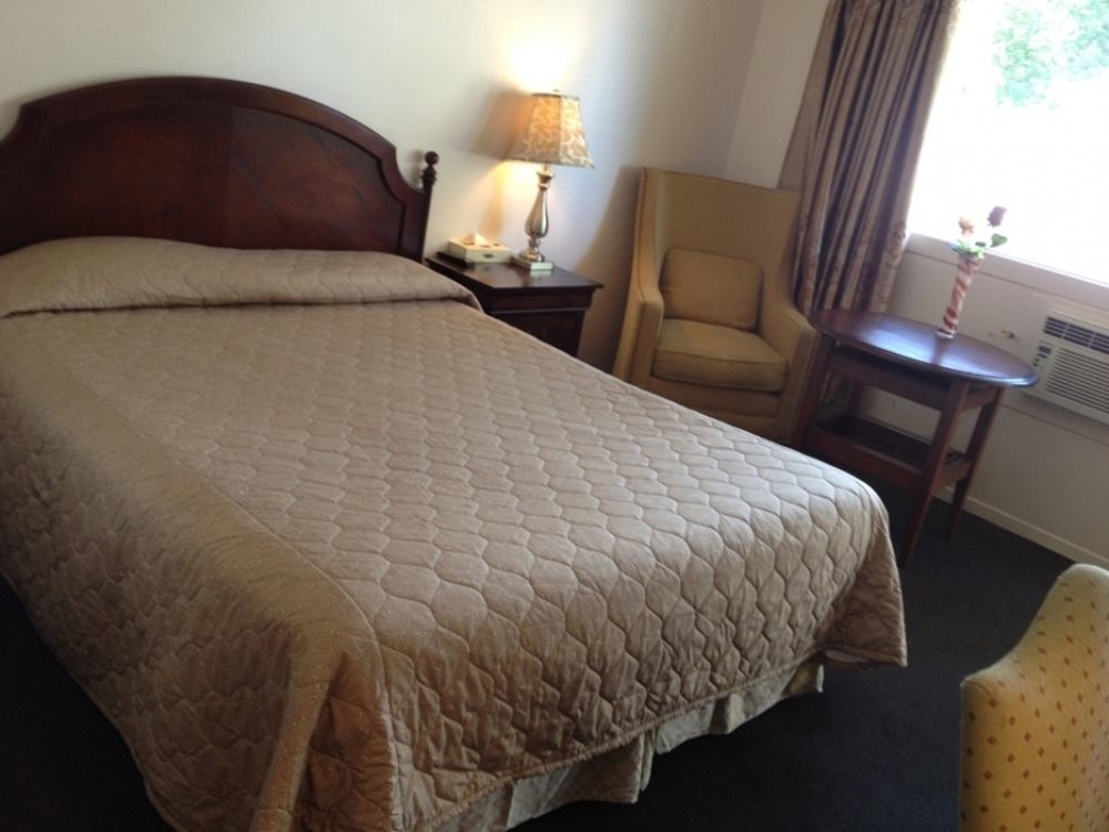 Motel Champlain Бросард Екстериор снимка